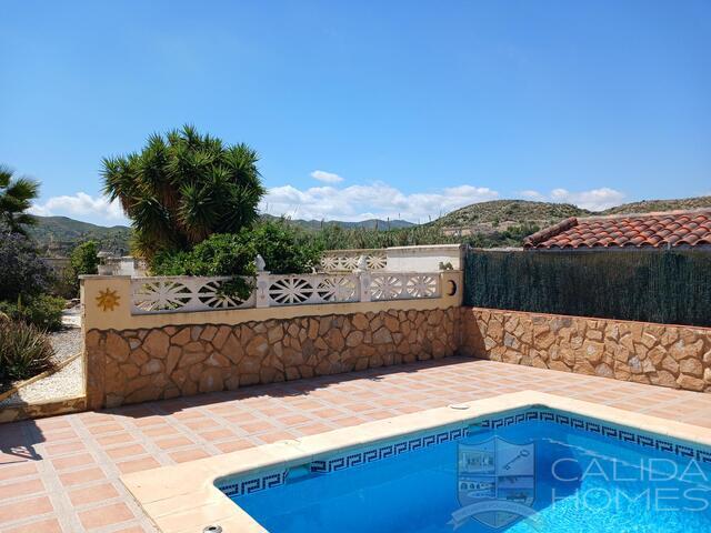 Villa Luna: Resale Villa for Sale in Arboleas, Almería