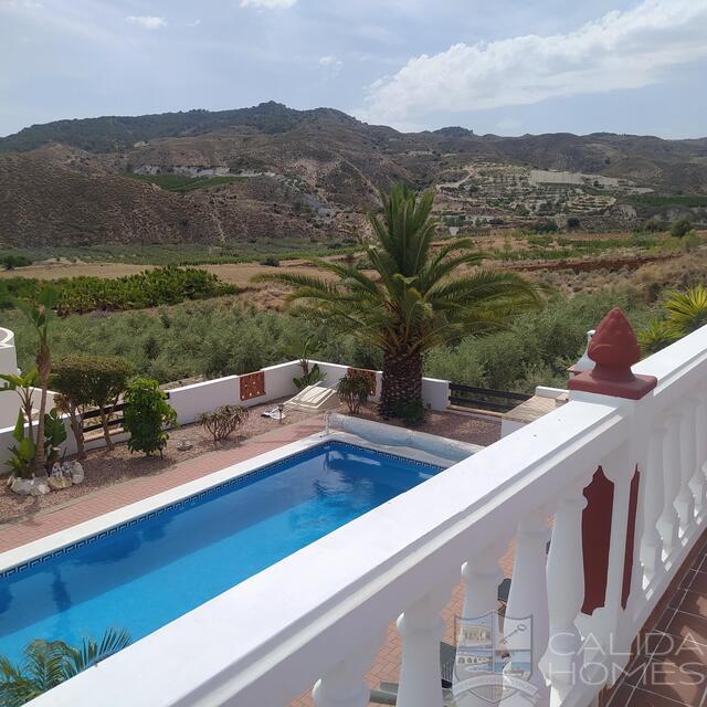 Villa Lupin: Resale Villa for Sale in Arboleas, Almería