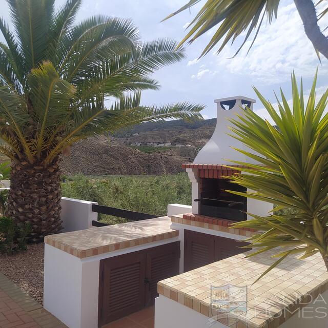 Villa Lupin: Resale Villa for Sale in Arboleas, Almería