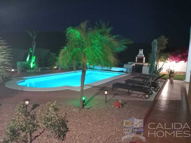 Villa Lupin: Resale Villa for Sale in Arboleas, Almería