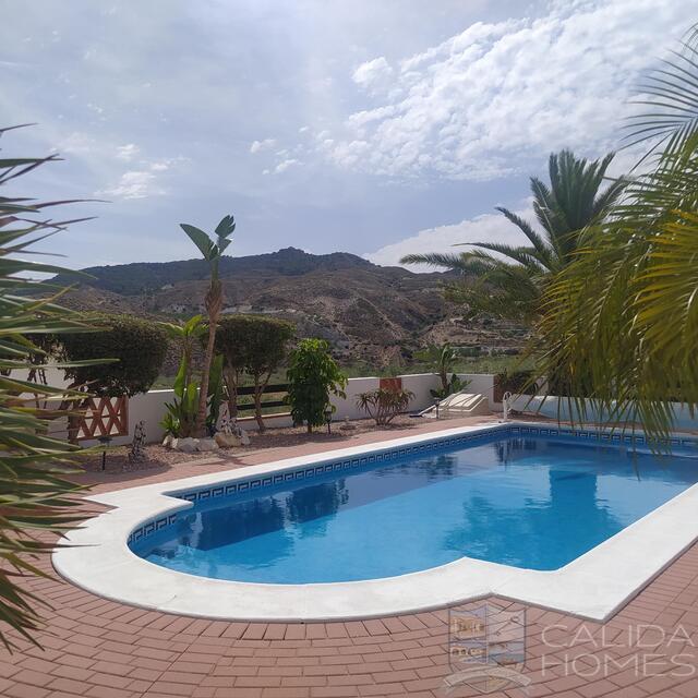 Villa Lupin: Resale Villa for Sale in Arboleas, Almería