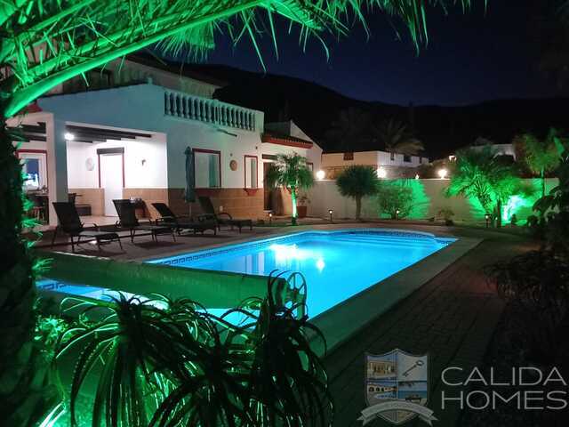 Villa Lupin: Resale Villa for Sale in Arboleas, Almería