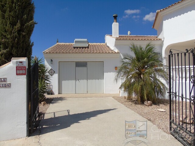 Villa Magenta: Resale Villa for Sale in Partaloa, Almería