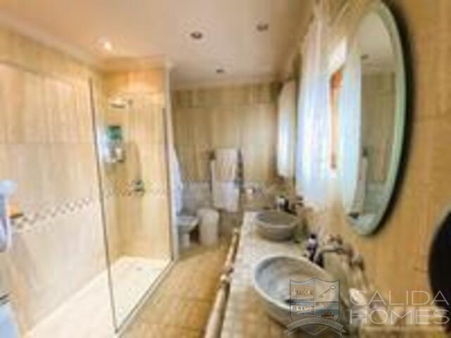 Villa Magnifica : Resale Villa for Sale in Vera, Almería