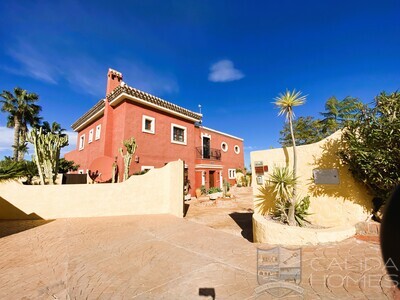 Villa Magnifica : Resale Villa in Vera, Almería