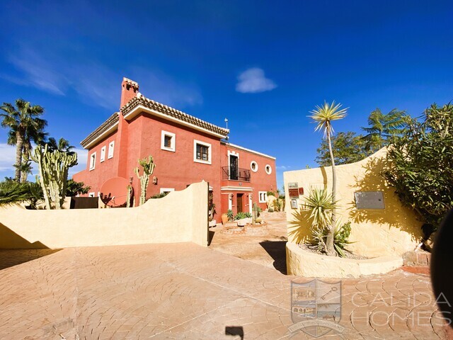 Villa Magnifica : Herverkoop Villa te Koop in Vera, Almería