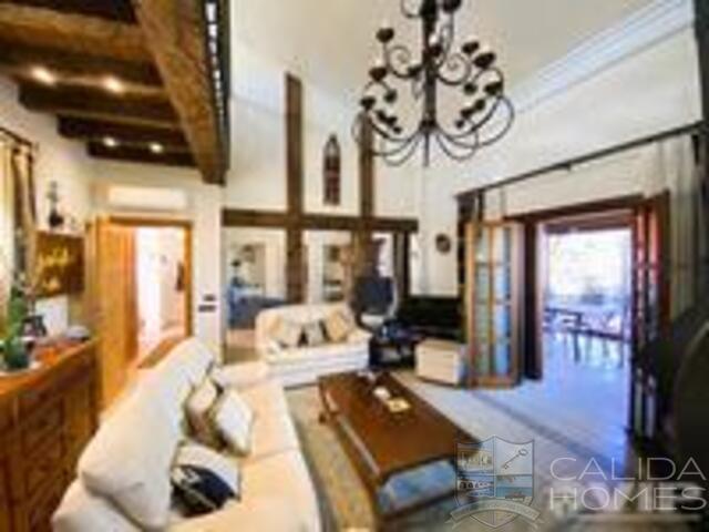 Villa Magnifica : Resale Villa for Sale in Vera, Almería