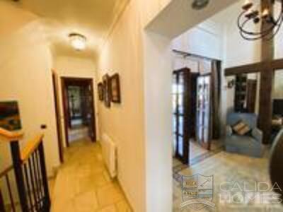 Villa Magnifica : Resale Villa in Vera, Almería