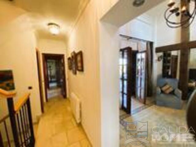 Villa Magnifica : Resale Villa for Sale in Vera, Almería
