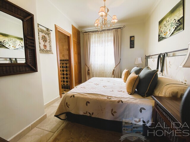 Villa Magnifica : Herverkoop Villa te Koop in Vera, Almería