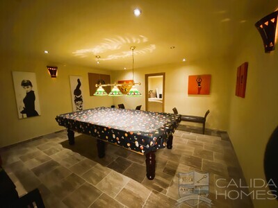 Villa Magnifica : Resale Villa in Vera, Almería