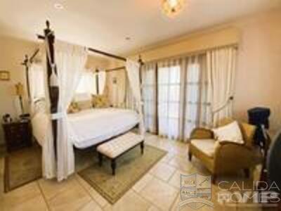 Villa Magnifica : Resale Villa in Vera, Almería