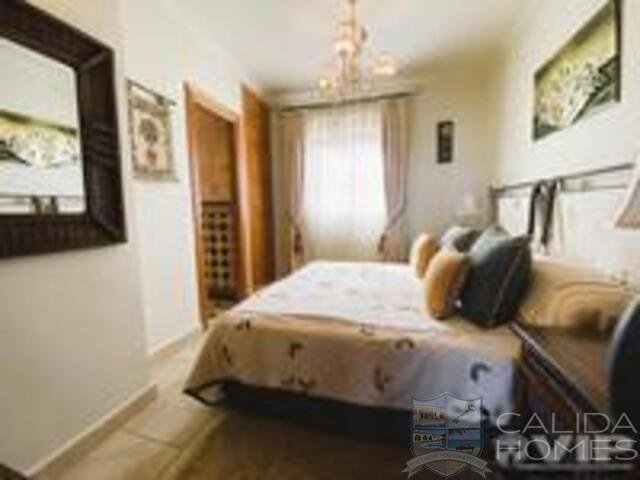 Villa Magnifica : Resale Villa for Sale in Vera, Almería