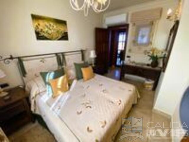 Villa Magnifica : Resale Villa for Sale in Vera, Almería