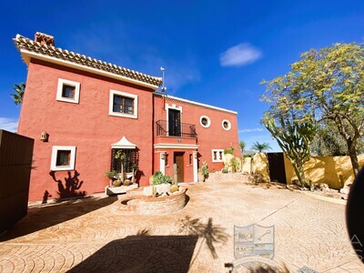 Villa Magnifica : Resale Villa in Vera, Almería