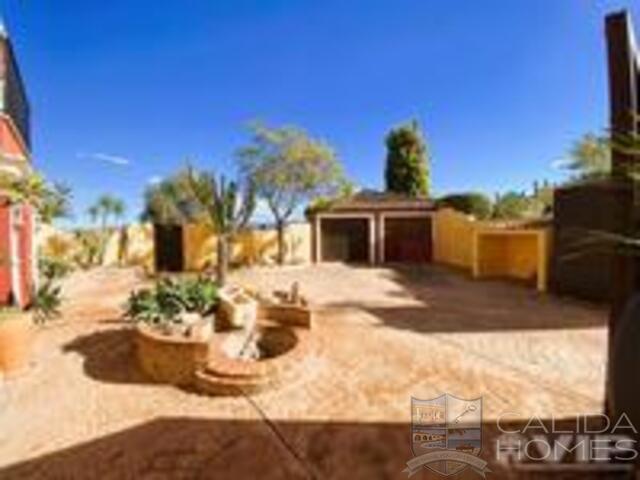 Villa Magnifica : Resale Villa for Sale in Vera, Almería