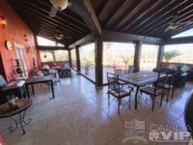Villa Magnifica : Resale Villa for Sale in Vera, Almería