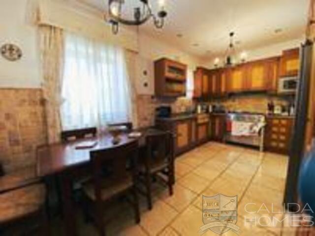 Villa Magnifica : Resale Villa for Sale in Vera, Almería