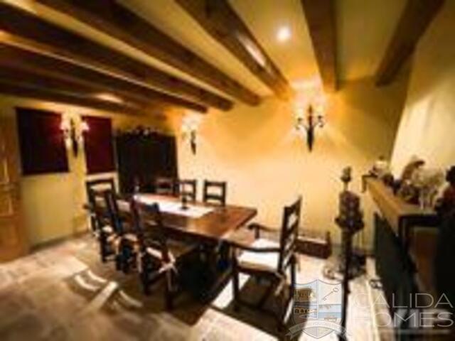 Villa Magnifica : Resale Villa for Sale in Vera, Almería