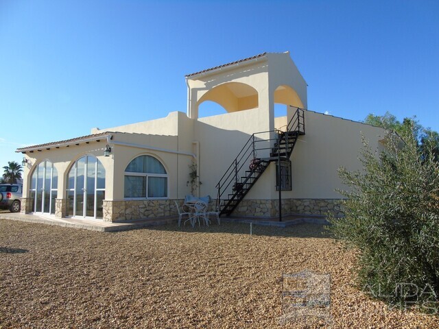 Villa Magnolia : Herverkoop Villa te Koop in Albox, Almería