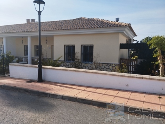 Villa Maple: Herverkoop Villa te Koop in Los Carasoles, Almería