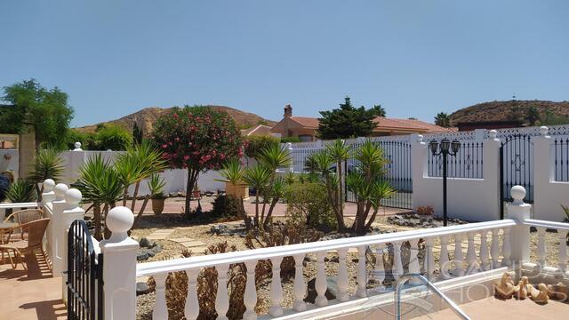 Villa Margarita : Resale Villa for Sale in Arboleas, Almería