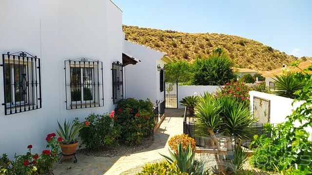 Villa Margarita : Resale Villa for Sale in Arboleas, Almería