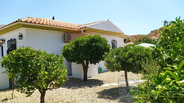 Villa Margarita : Resale Villa for Sale in Arboleas, Almería