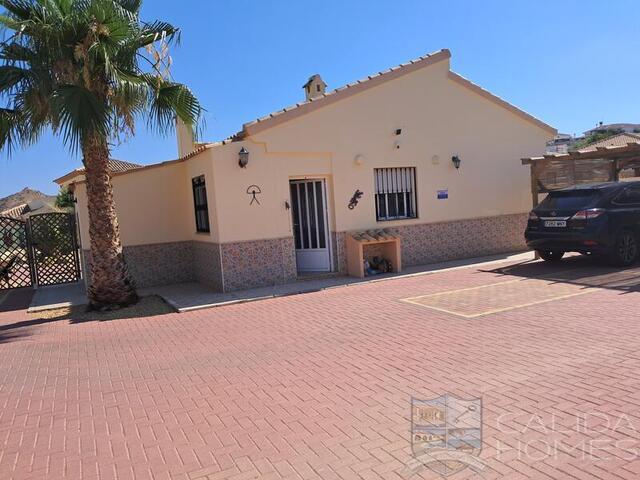 Villa Marigold: Resale Villa for Sale in Arboleas, Almería
