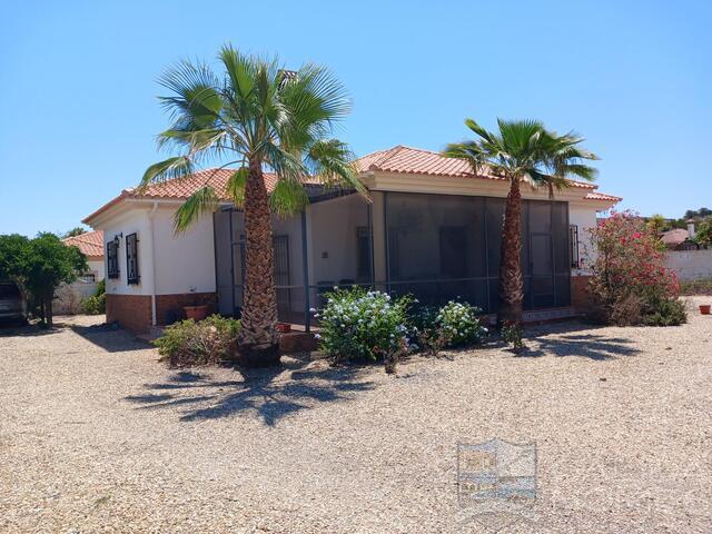 Villa Marlia: Resale Villa for Sale in Arboleas, Almería