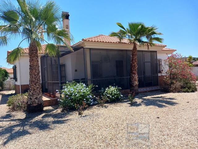 Villa Marlia: Resale Villa for Sale in Arboleas, Almería
