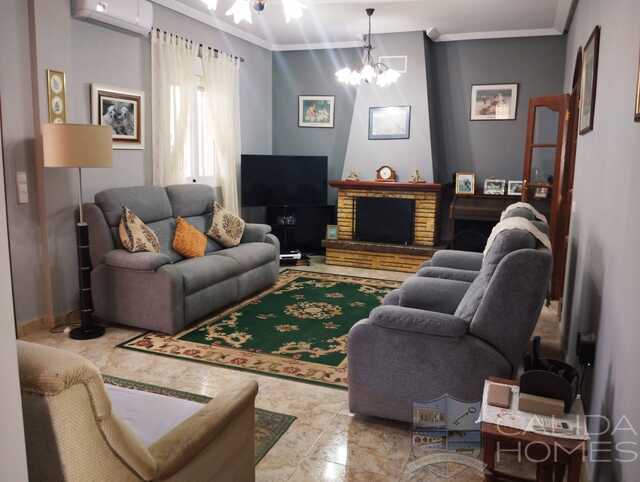 Villa Marlia: Resale Villa for Sale in Arboleas, Almería