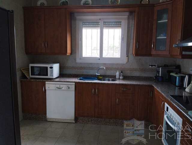 Villa Marlia: Resale Villa for Sale in Arboleas, Almería