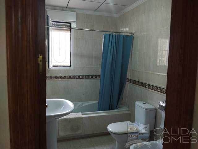 Villa Marlia: Resale Villa for Sale in Arboleas, Almería