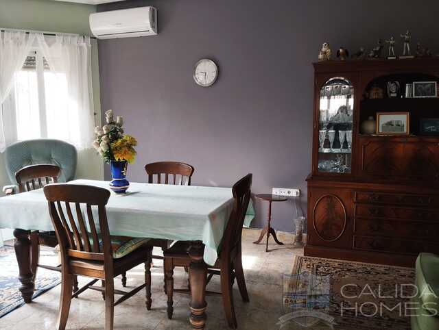 Villa Marlia: Resale Villa for Sale in Arboleas, Almería