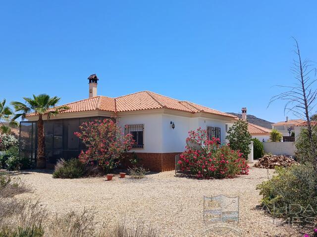 Villa Marlia: Resale Villa for Sale in Arboleas, Almería