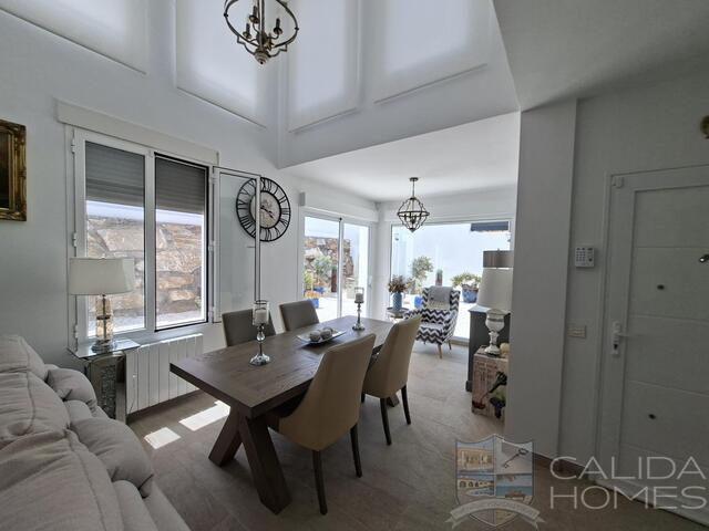 Villa Marshy : Resale Villa for Sale in Arboleas, Almería