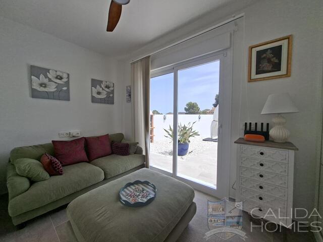 Villa Marshy : Resale Villa for Sale in Arboleas, Almería