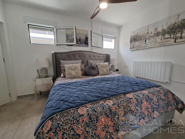 Villa Marshy : Resale Villa for Sale in Arboleas, Almería