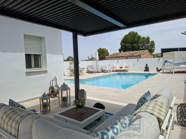Villa Marshy : Resale Villa for Sale in Arboleas, Almería