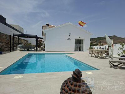 Villa Marshy : Resale Villa in Arboleas, Almería