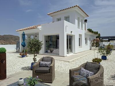Villa Marshy : Resale Villa in Arboleas, Almería