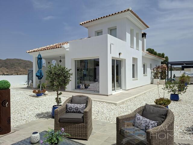 Villa Marshy : Resale Villa for Sale in Arboleas, Almería