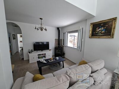 Villa Marshy : Resale Villa in Arboleas, Almería