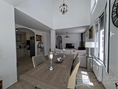 Villa Marshy : Resale Villa in Arboleas, Almería