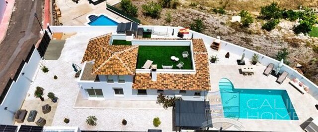 Villa Marshy : Resale Villa for Sale in Arboleas, Almería