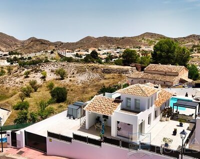 Villa Marshy : Resale Villa in Arboleas, Almería