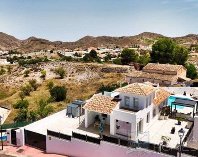 Villa Marshy : Resale Villa for Sale in Arboleas, Almería
