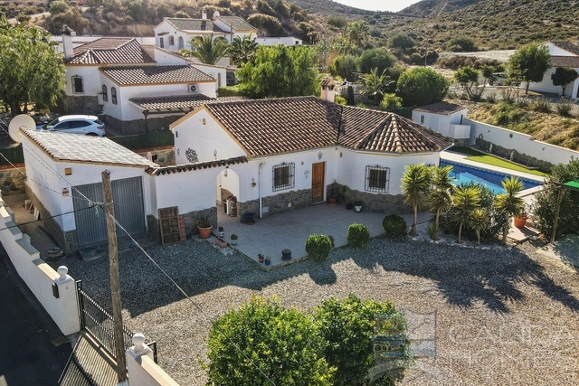 Villa Meridia : Resale Villa for Sale in Arboleas, Almería