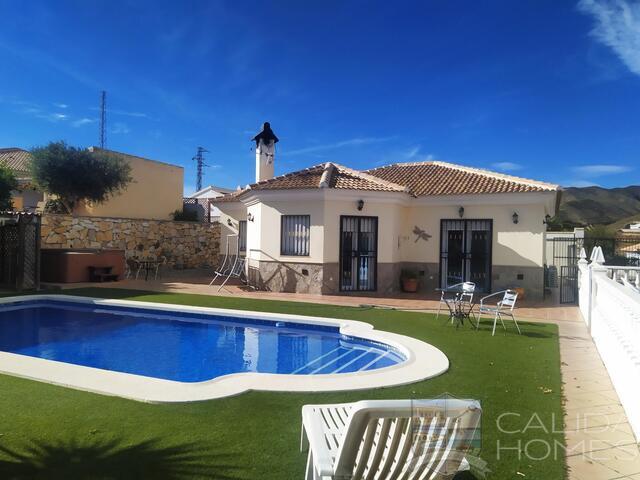 Villa Mosaic : Resale Villa for Sale in Arboleas, Almería